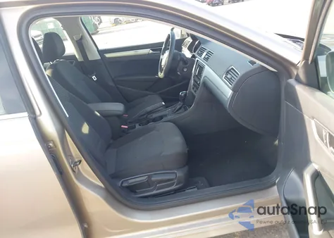 2016 Volkswagen Passat 1.8T S z USA, uszkodzony, nr VIN 1VWAT7A39GC054951